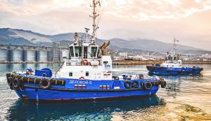 У Новоросійську помітили буксирування пошкодженого корабля після українських атак