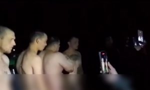 Роздягли, били й кинули в яму: Офіцери РФ жорстоко покарали солдат, що відмовилися виконувати наказ
