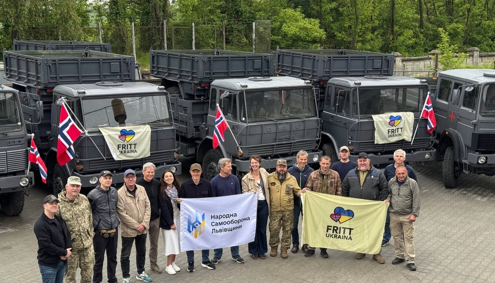 Раніше служили армії Нідерландів: Військовим ЗСУ передали 20 армійських вантажівок DAF