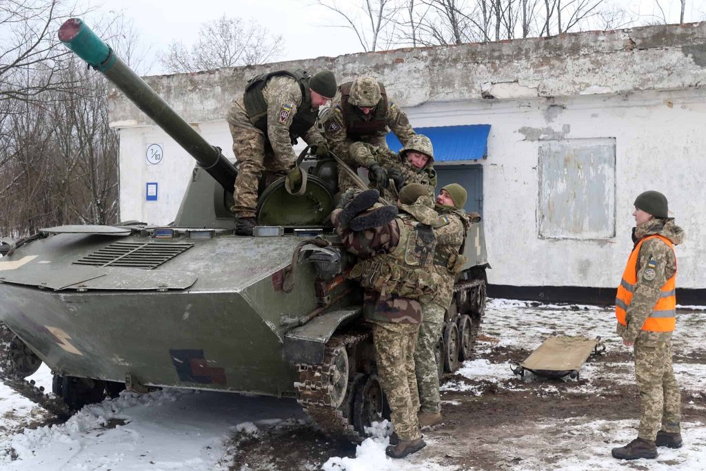 Тренування з евакуації "пораненого" з 2С9. 25-та ОПДБр, січень 2021 р.