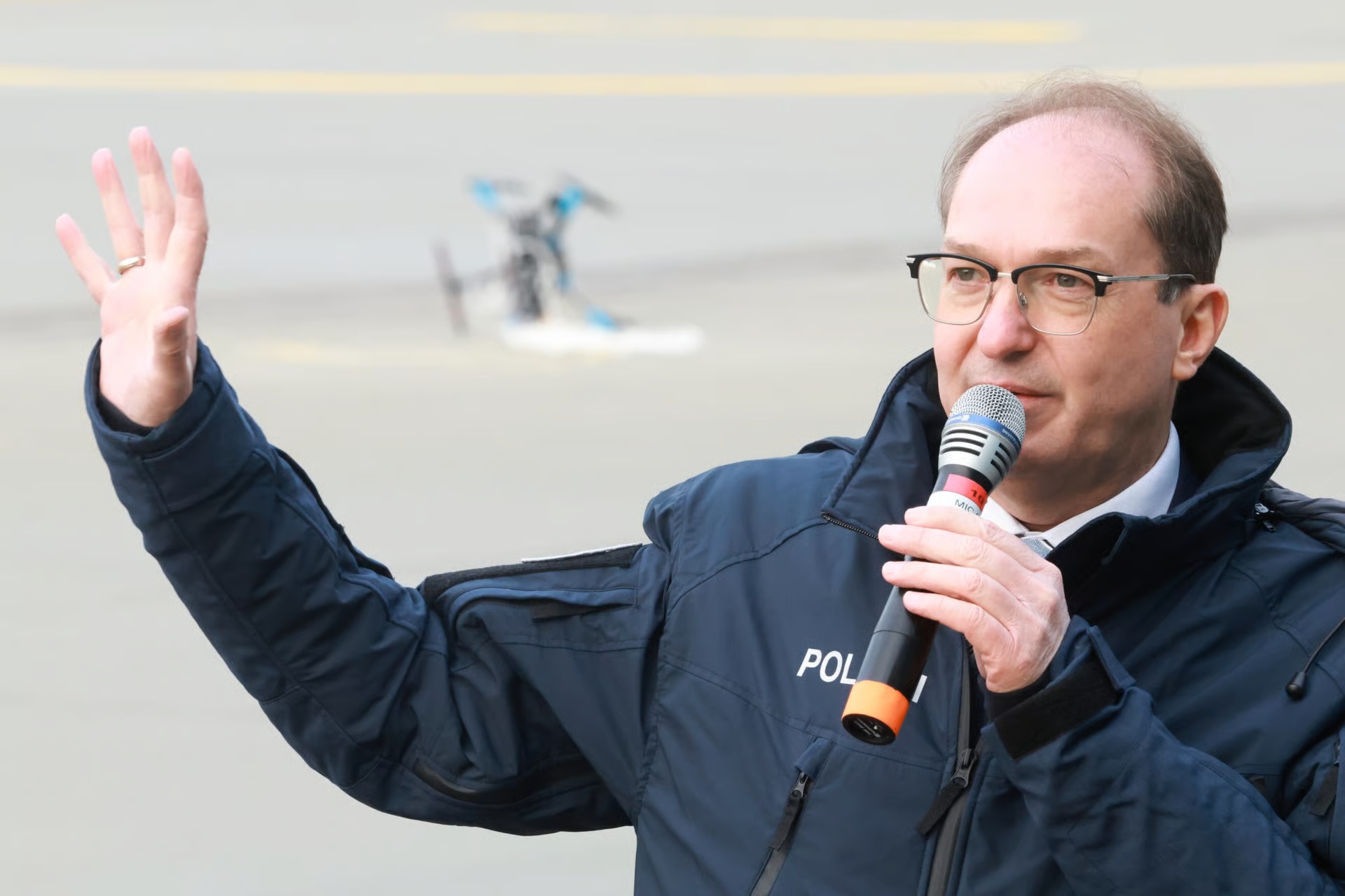 Александр Добріндт на заході за межами Берліна. | Клеменс Білан/EPA