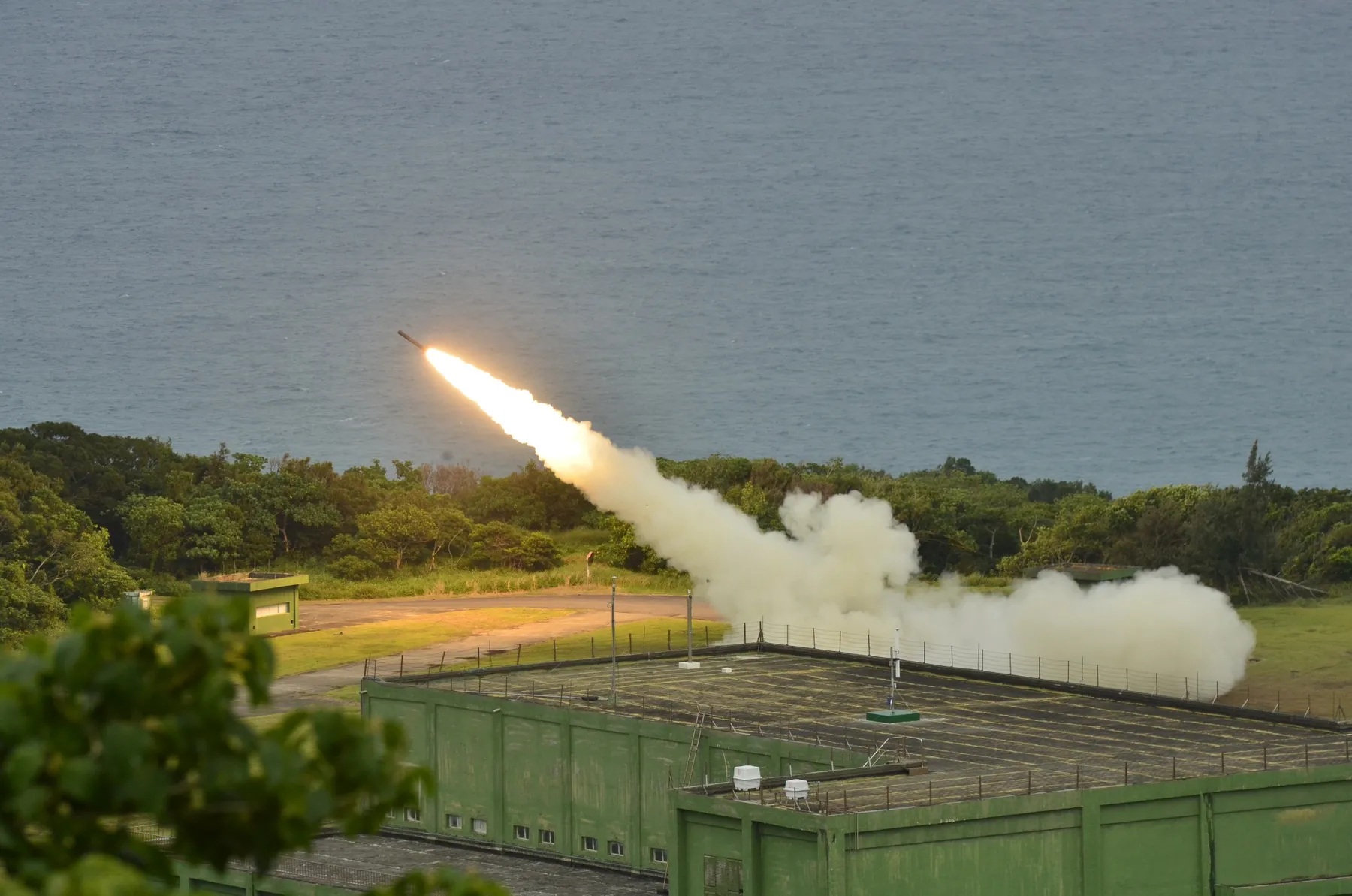 Taiwan conducts live-fire tests of HIMARS. May 12, 2025. Photo credits: Bloomberg