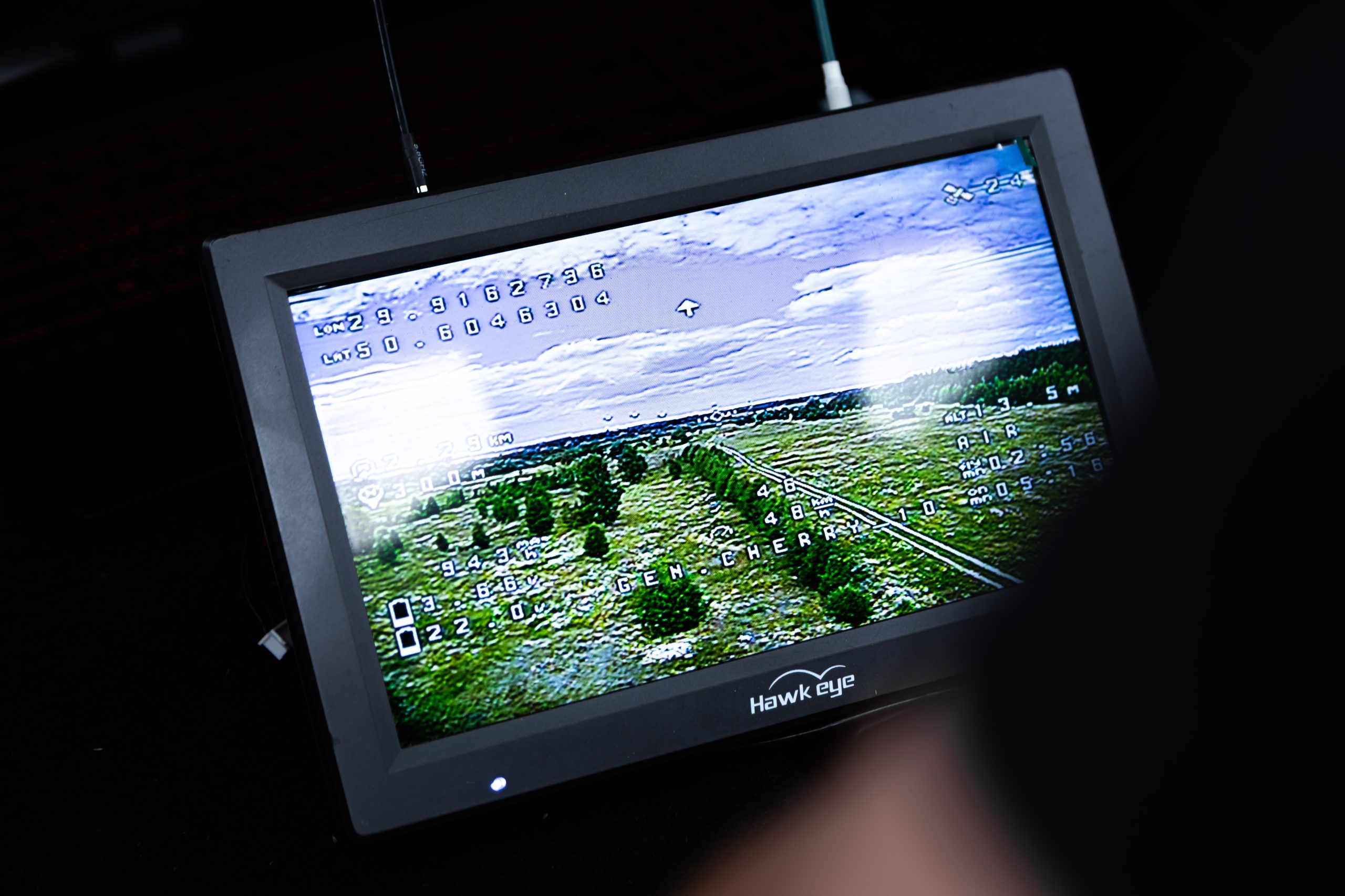 Зображення на пульті керування під час використання оптоволоконного FPV-дрона «Генерал Черешня OPTIX». Джерело: «Генерал Черешня" 