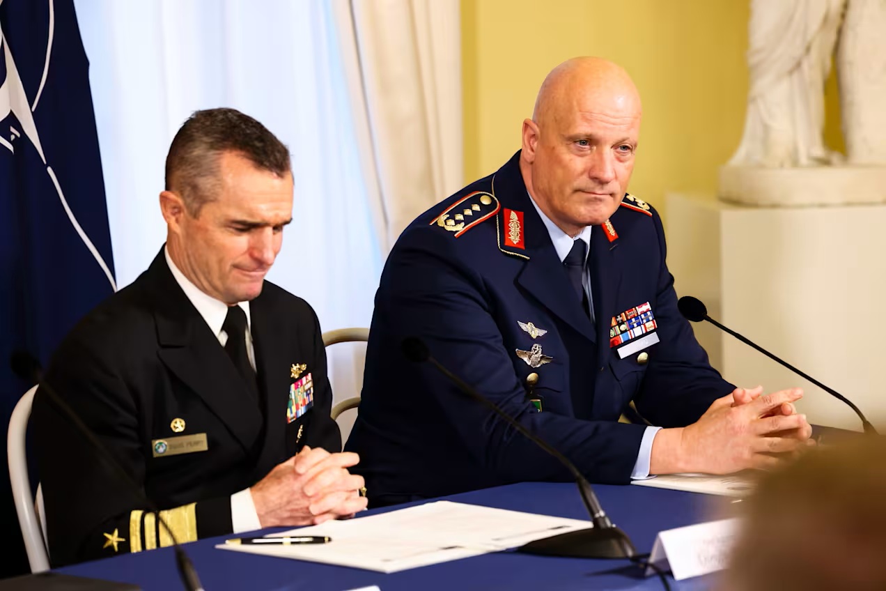 Командувач штабу НАТО в Норфолку Дуглас Дж. Перрі та командувач штабу НАТО в Брюнссумі Інго Герхарц.
Фото: Henrietta Hassinen / Yle