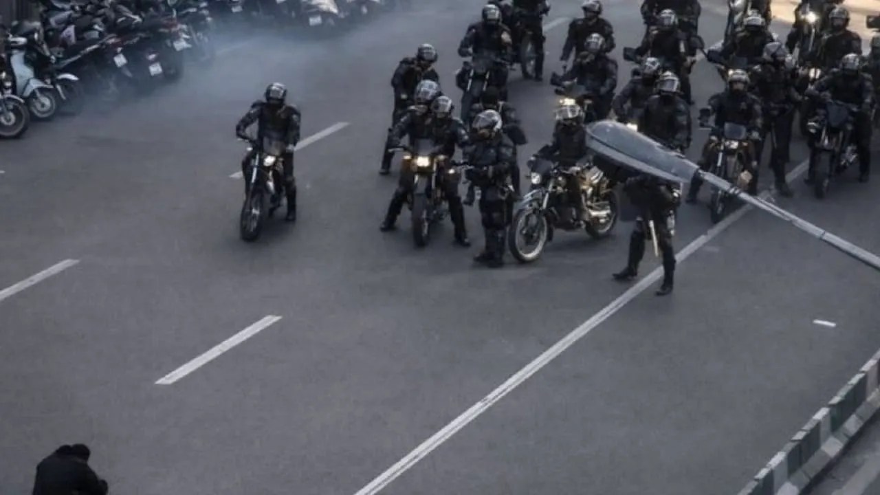 Обвал національної валюти викликав заворушення по всьому Ірану.