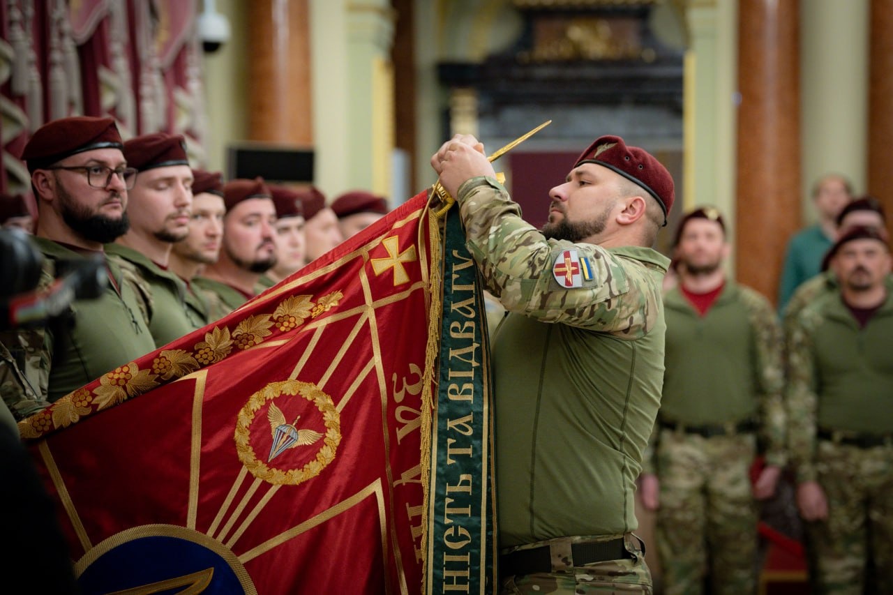 Отримання почесної відзнаки «За мужність та відвагу». 8 листопада 2025 року. Фото: 78 ОДШБр