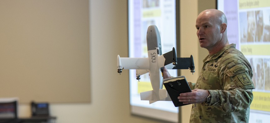 Керівник JIATF-401 — бригадний генерал Метт Росс під час брифінгу щодо проекту JIATF-401. Грудень 2025. Джерело: Міноборони США