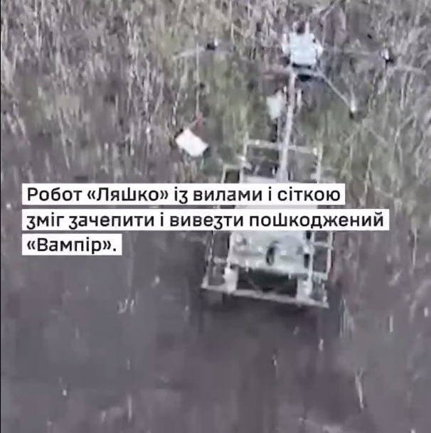 Евакуація важкого бомбардувальника. Стоп-кадр з відео 93-ї бригади