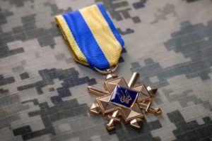 Уряд затвердив щомісячну виплату за «Хрест бойових заслуг»