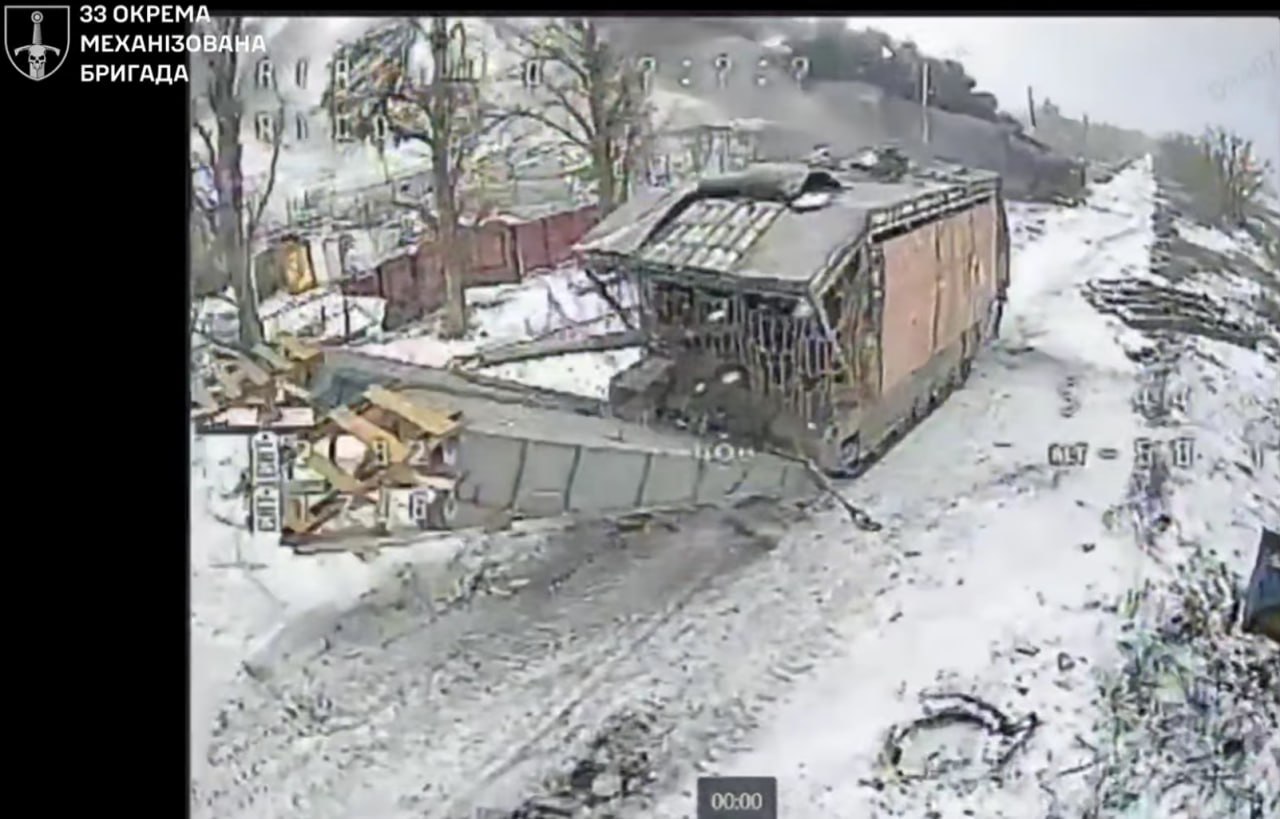 Russians Use Improvised Bridge-Laying Vehicle to Cross Kazennyi Torets River Near Pokrovsk