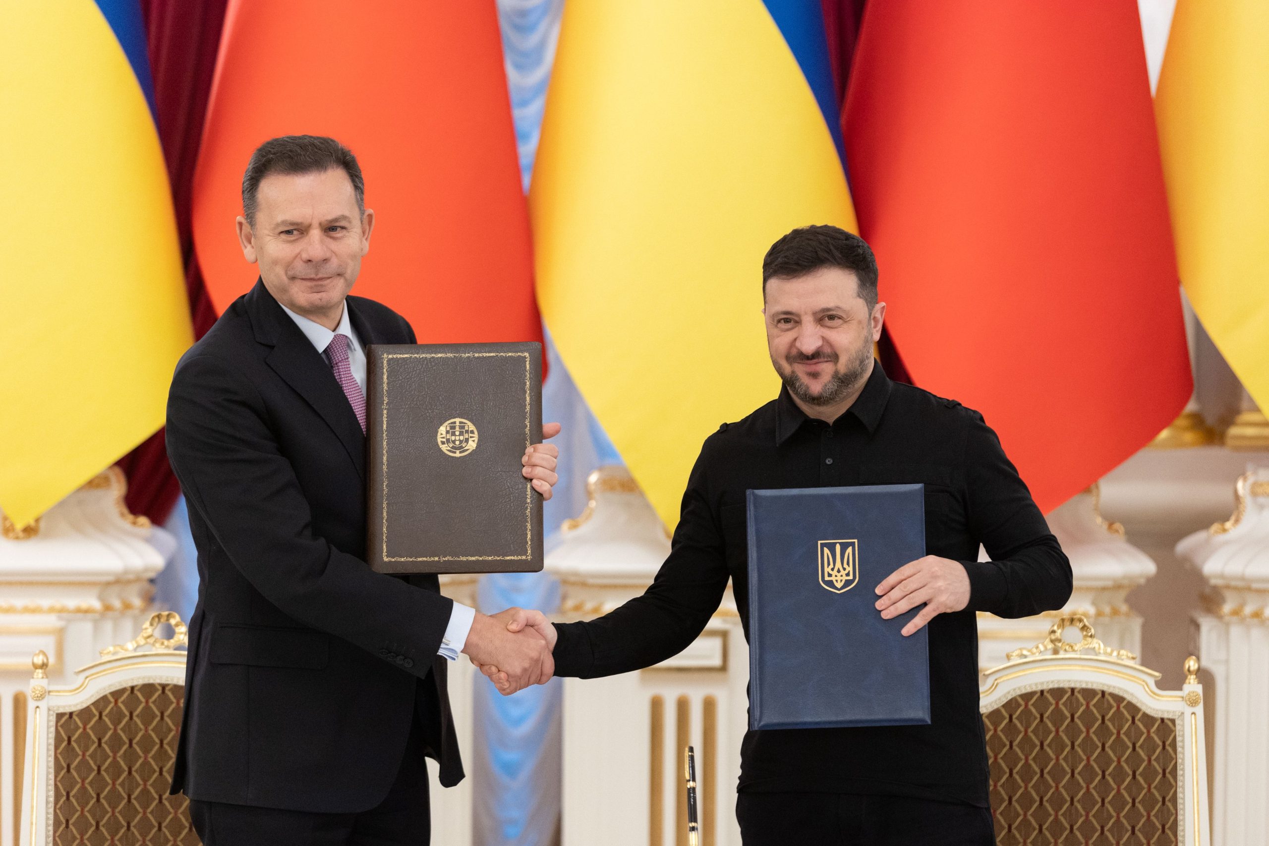 Церемонія підписання угоди Володимиром Зеленським та Луїшем Монтенегру. 20 грудня 2025 року. Фото: Volodymyr Zelenskyy