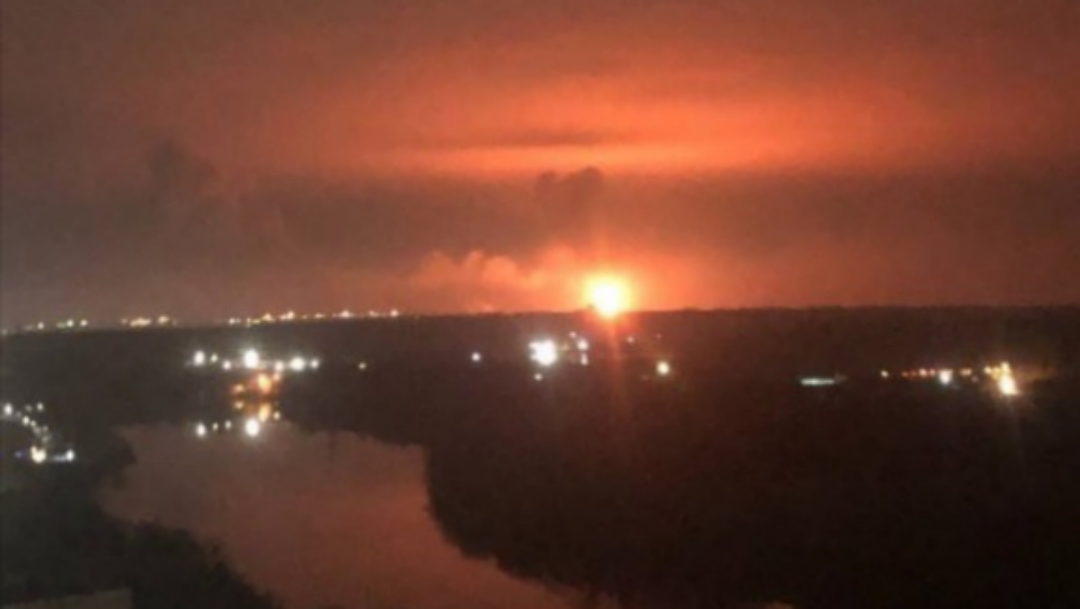 Удар дронів спричинив масштабні пожежі в порту Темрюк і на НПЗ у Сизрані