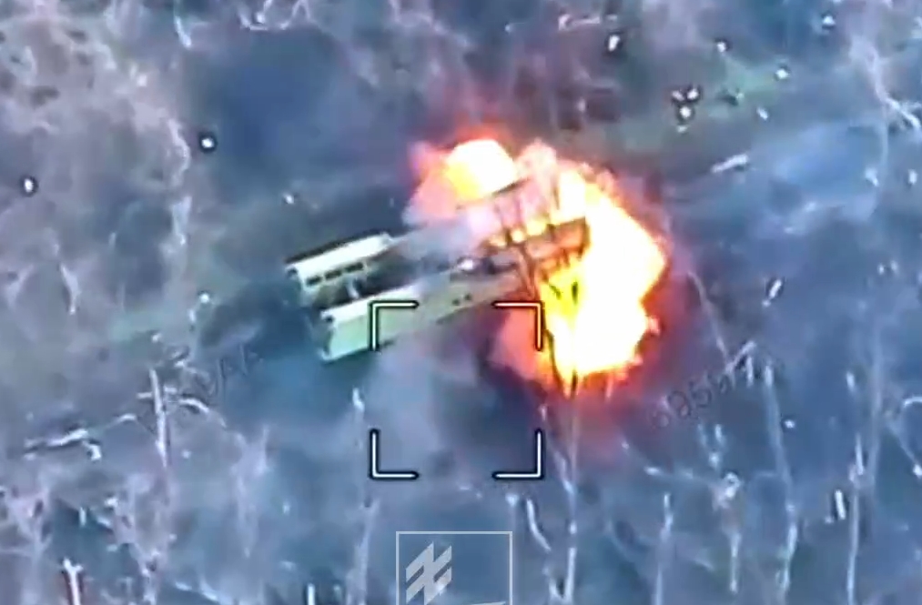 Знищення російського мостоукладача МТУ-72 на Донеччині. Грудень 2025. Джерело: Корпус "Азов"