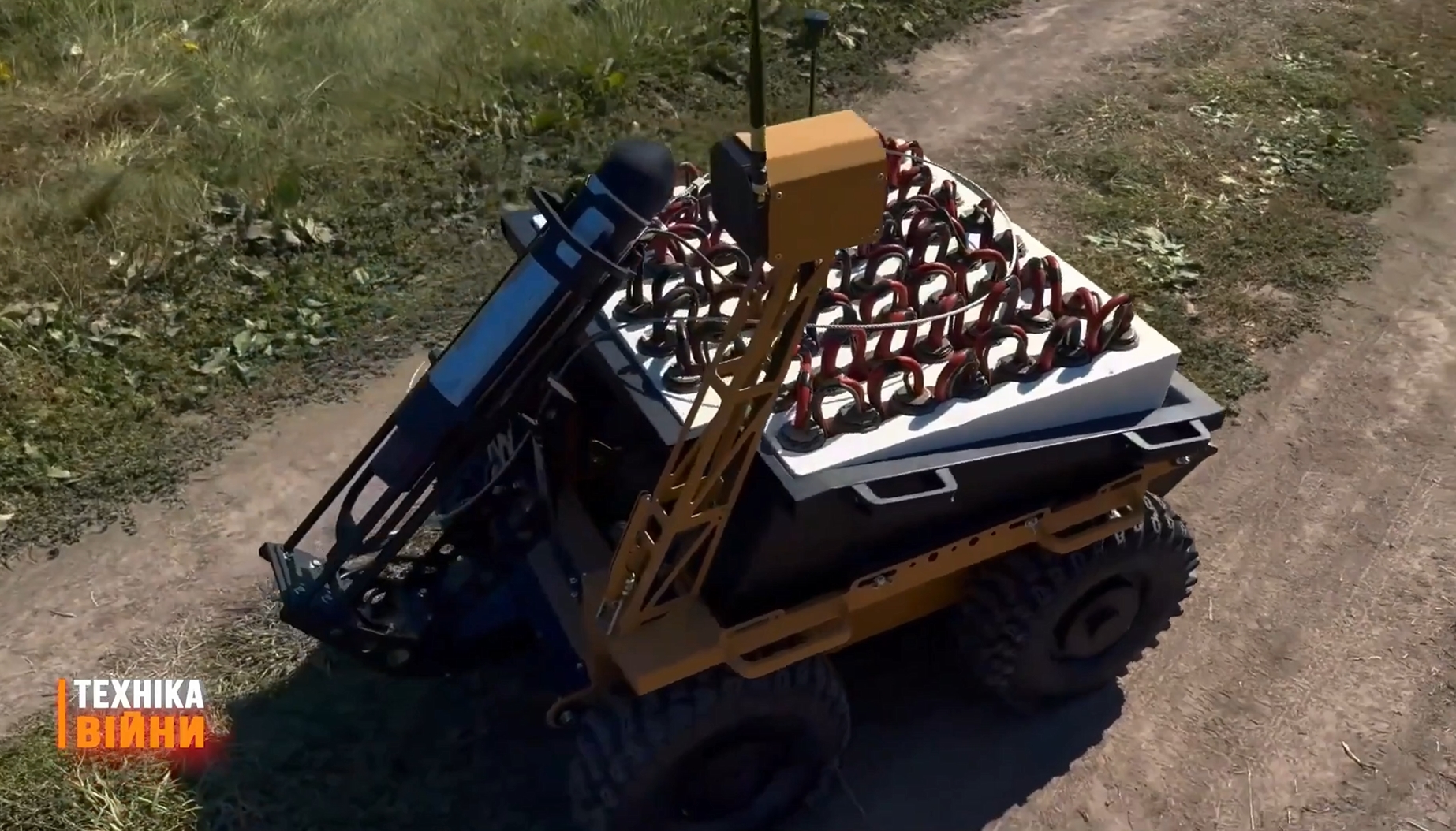 Наземний дрон Sirko-S1 з комплексом розмінування TROPIYA. Джерело: SkyLab / Армія FM