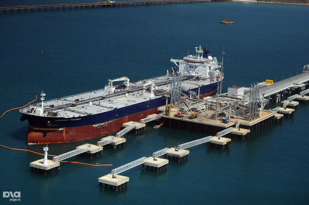 Ukrainian Defense Forces Attack Ships and Maritime Infrastructure Near Crimean Bridge