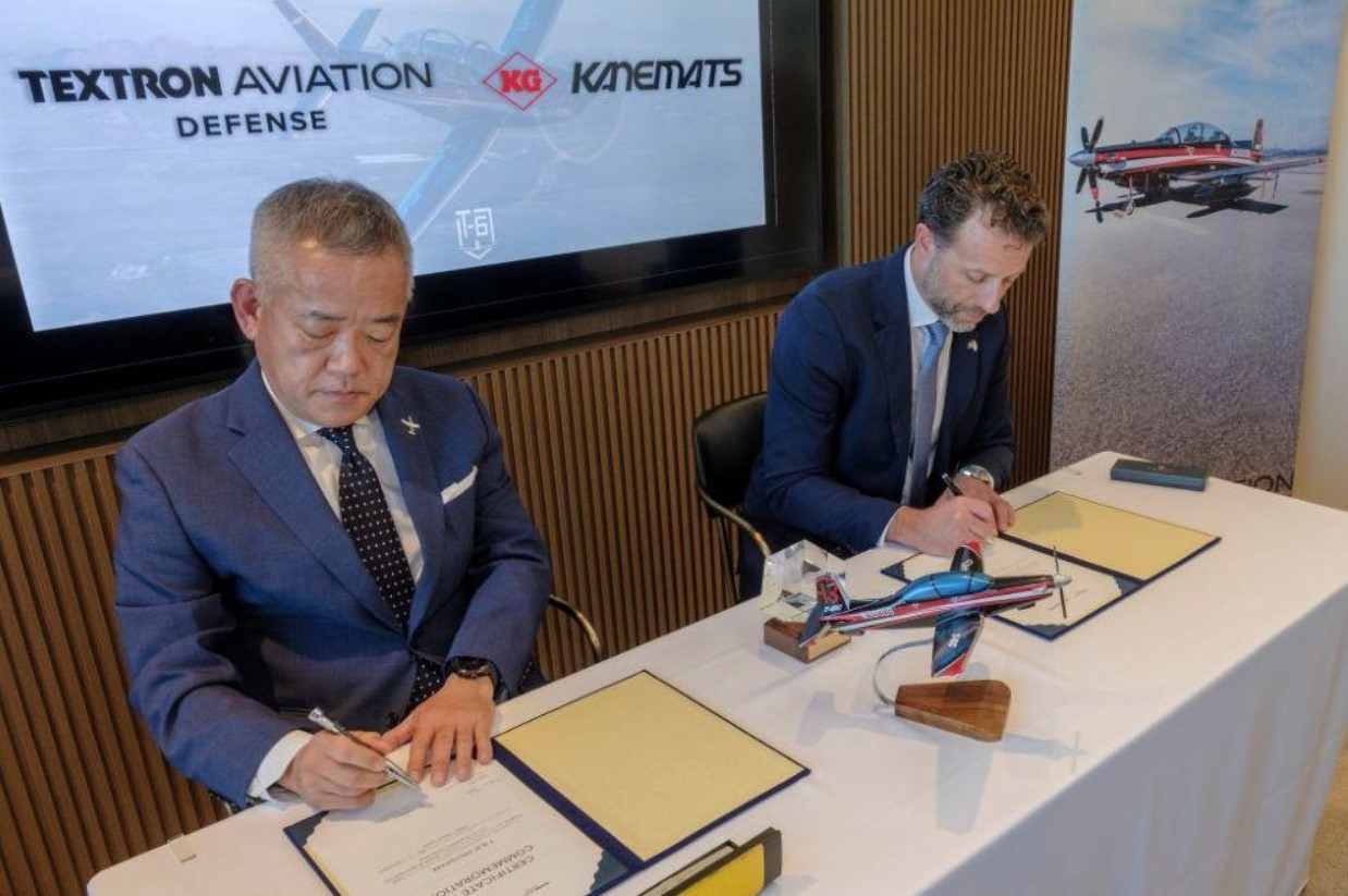 Підписання угоди на літаки Beechcraft T-6JP Texan II. Джерело: Textron Aviation Defense