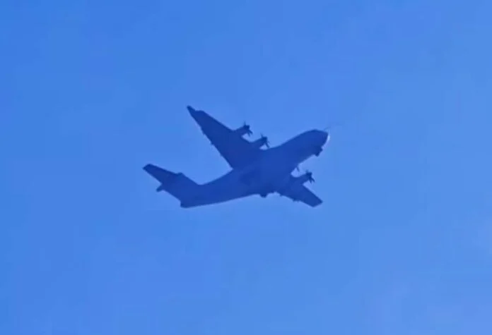 Китай випробував новий військово-транспортний літак Y-15