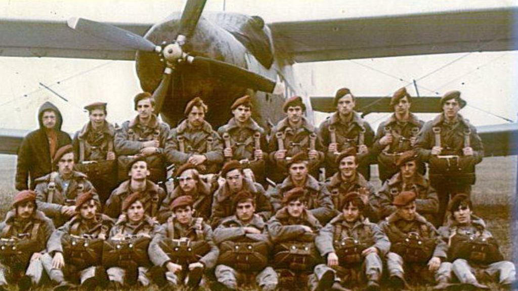 Для навчання парашутистів використовувались літаки Ан-2