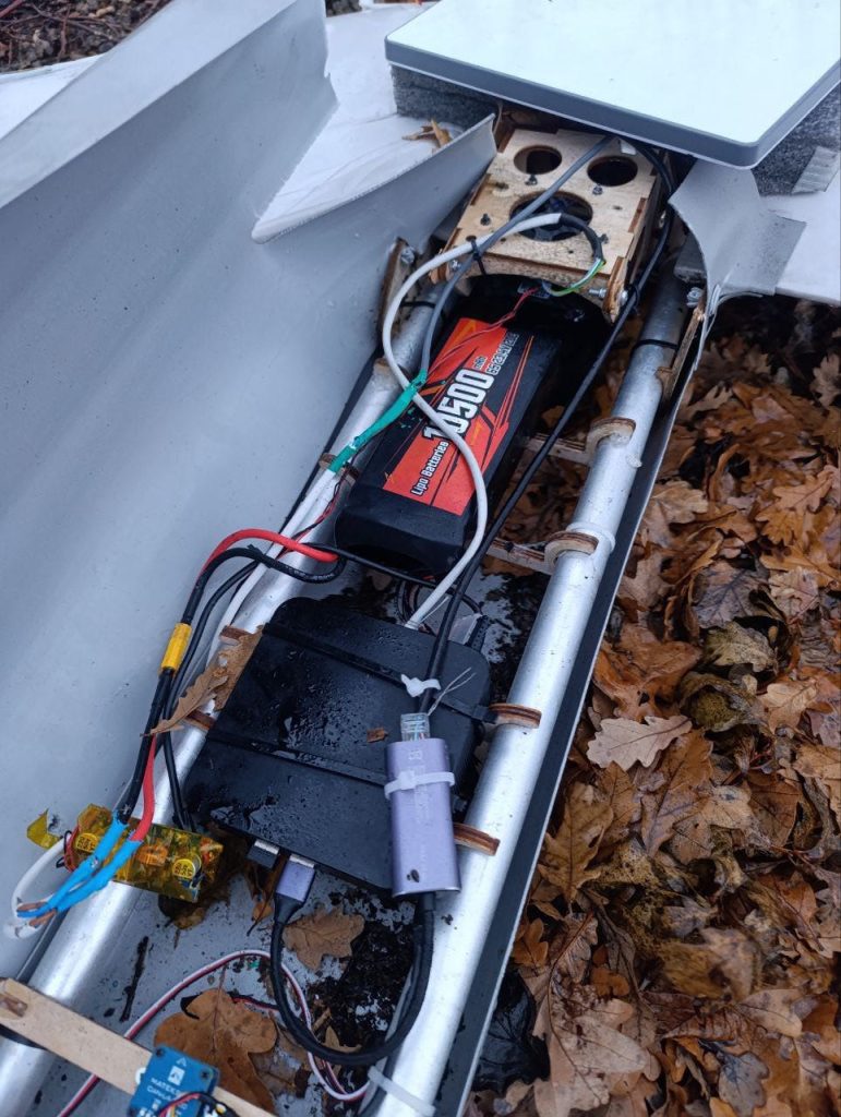 Уламки російського безпілотника з терміналом Starlink на борту, листопад 25.