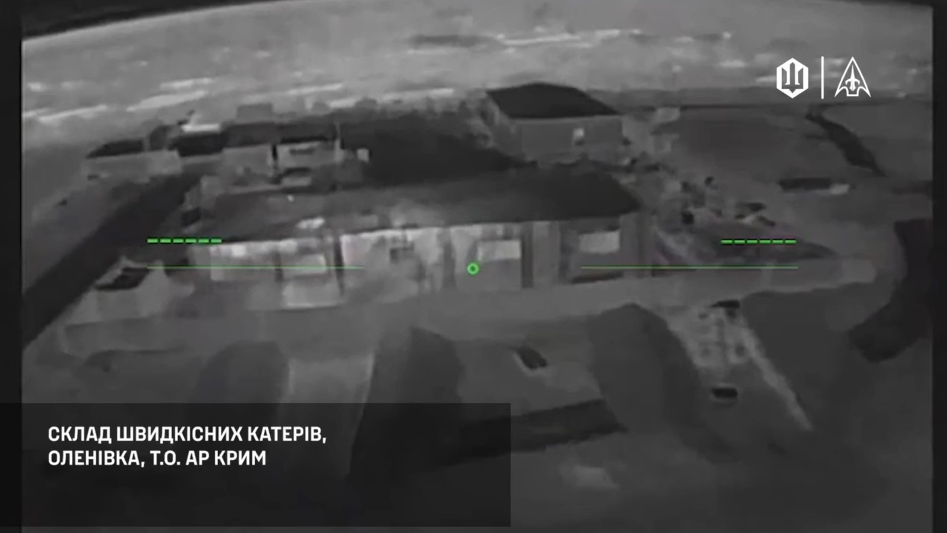 База російської 92-ї бригади річкових катерів РФ в Оленівці (Крим) в камері українського дрона. Грудень 2025. Джерело: t.me/robert_magyar