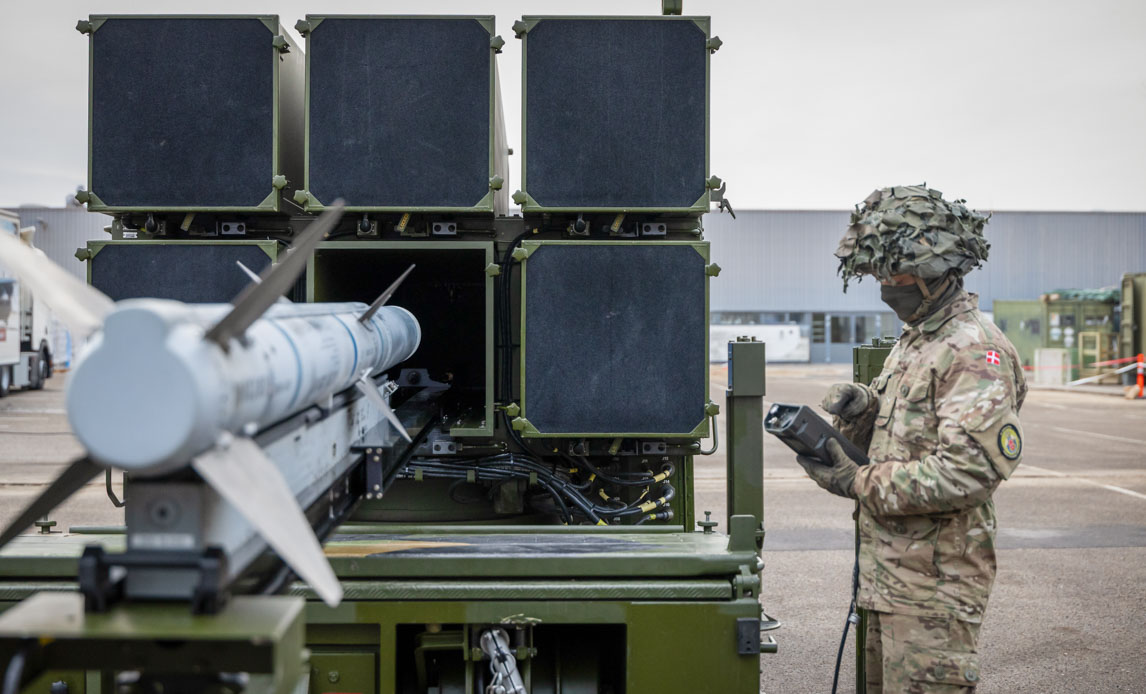 Заряджання першої данської ЗРК NASAMS. 17 грудня 2025 року. Фото: Casper Brock / Forsvaret