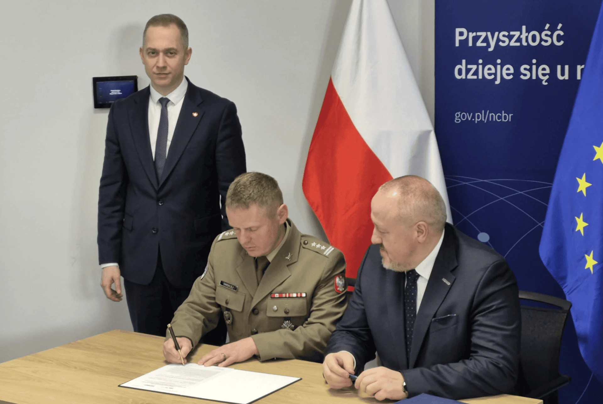 Момент підписання угоди про фінансування програми Moskit. 18 грудня 2025 року. Фото: Defence24