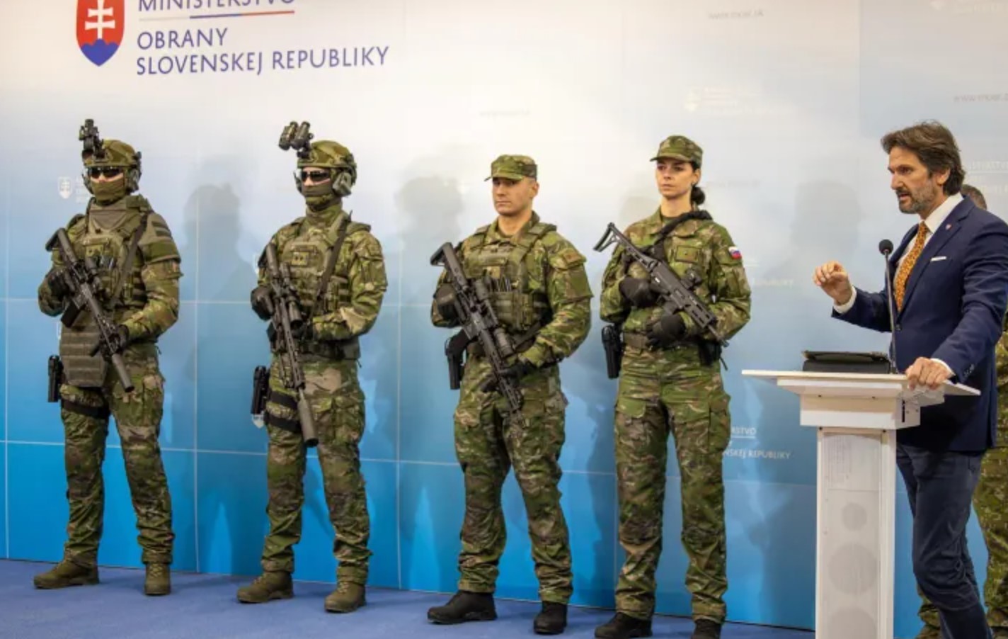 New uniforms and weapons of the Slovak army. December 2025. Source: Ministry of Defense of Slovakia