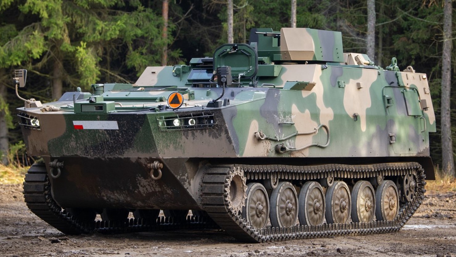 Самохідний тренажер КШМ для САУ Krab армії Польщі. Грудень 2025. Джерело: Agencja Uzbrojenia