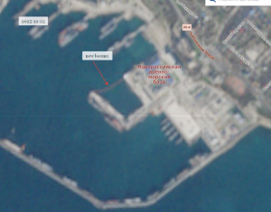 Росіяни встановили баржі на вході до стоянки підводних човнів у Новоросійську