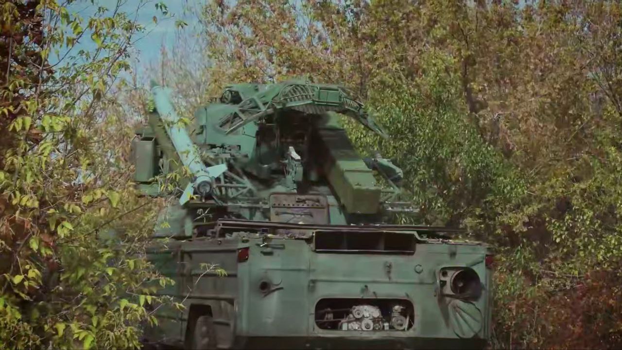 A 9M33 missile on a 9A33BM3 combat vehicle of the Osa-AKM system used by Russian forces in Ukraine. November 2025. Photo credits: t.me/mag_vodogray