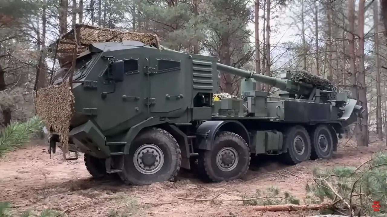 Ukrainian Bohdana Self-Propelled Artillery Systems Are Already Being Assembled on Four Different Chassis
