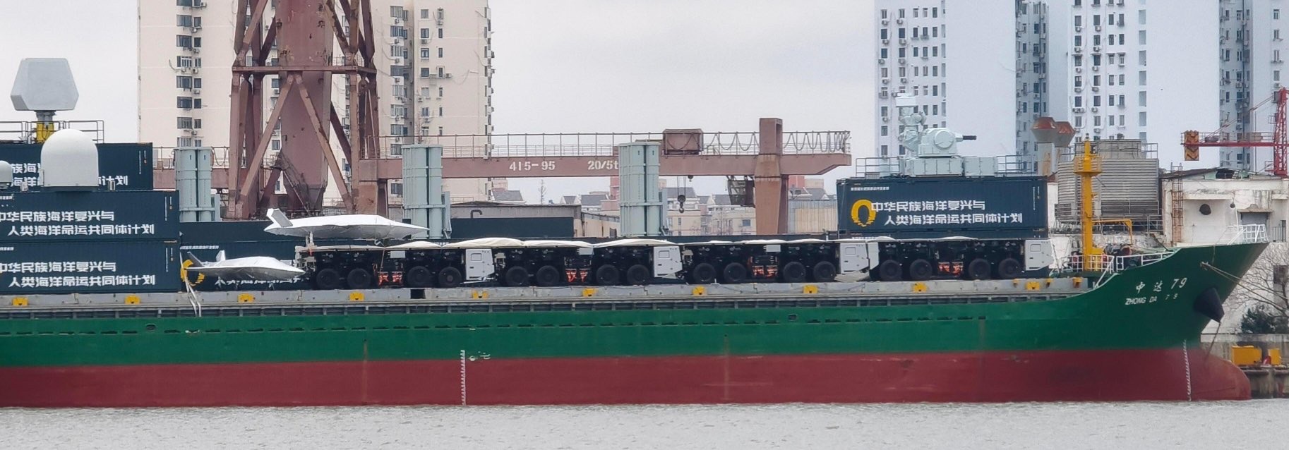 Китай оснастив цивільний контейнеровоз-арсенал катапультами для запуску БПЛА