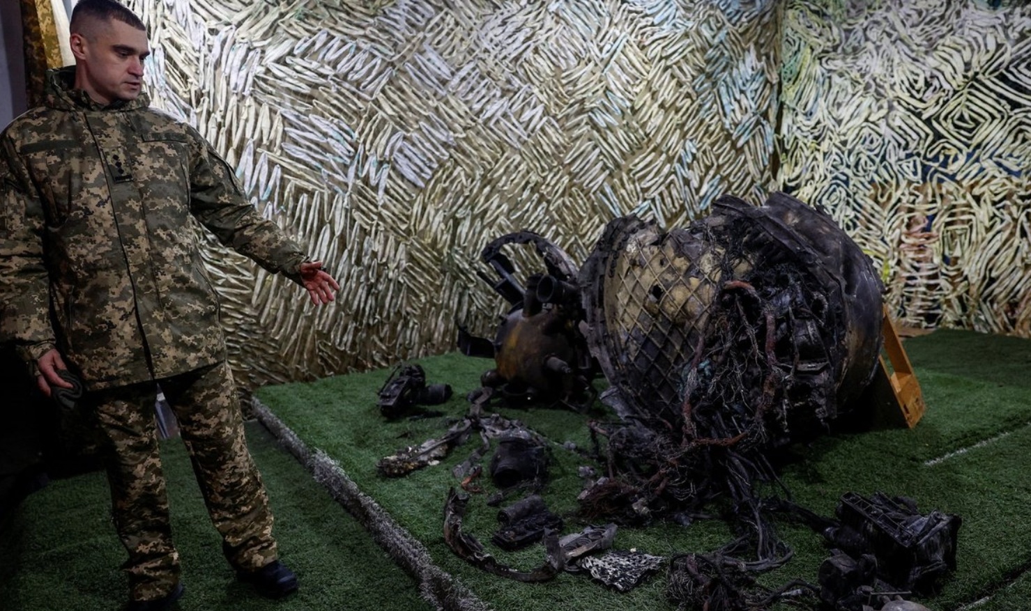 Уламки російської балістичної ракети “Орешник” після удару по Дніпру. 2024 рік. Джерело: Генштаб ЗСУ