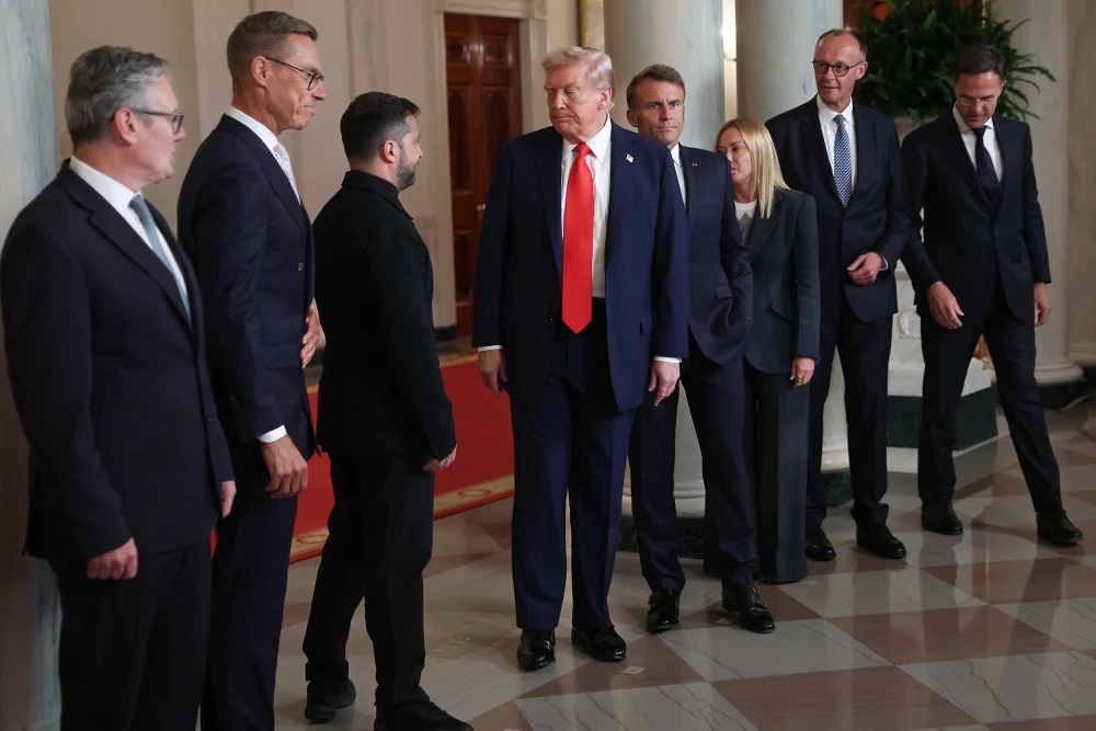 Президент Дональд Трамп з європейськими лідерами у Білому домі 18 серпня. Фото: Він Макнеймі / Getty Images