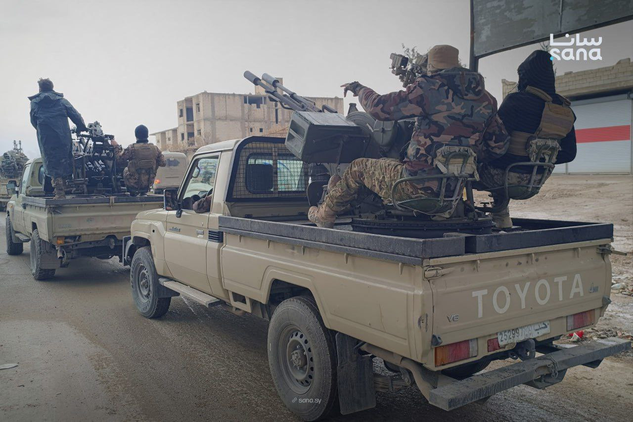 Підрозділи сирійської арабської армії входять до аль-Шаддаді, на південь від Хасаке. Фото: SANA English