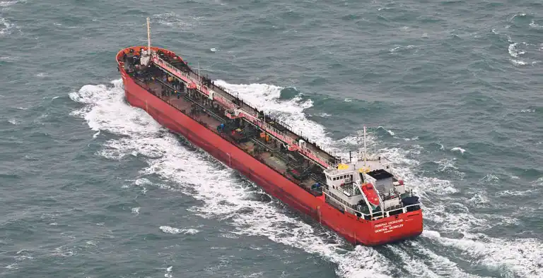 Russian Tanker Avoids Interception After Passing Through the English Channel – Saved by Baltic Fleet Corvette