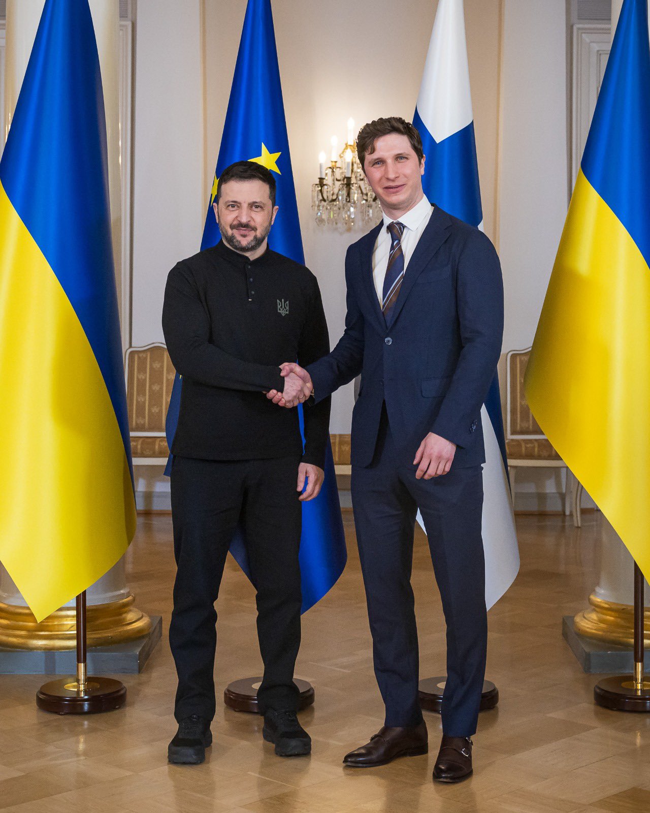 Ukrainian President Volodymyr Zelensky and ICEYE founder Rafal Modrzewski