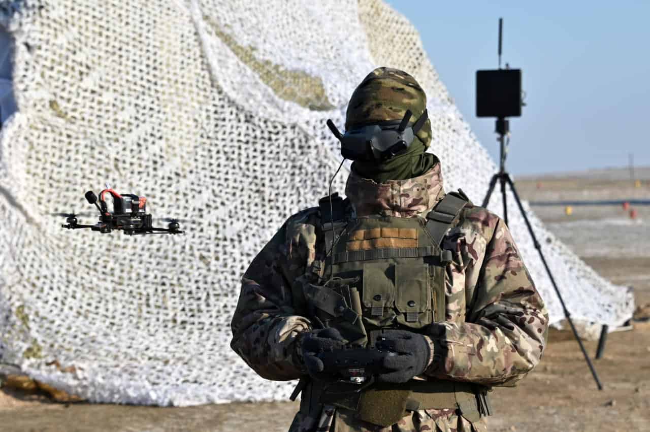 FPV drone operator of the Kazakh Air Assault Forces. Photo credits: Ministry of Defense of Kazakhstan.