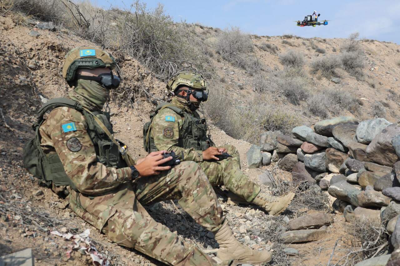 FPV drone operators of the Kazakh Air Assault Forces. Photo credits: Ministry of Defense of Kazakhstan.