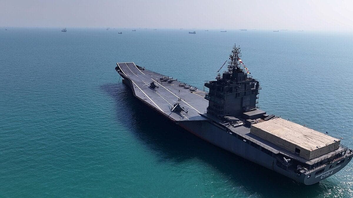 Іран вивів у море свій «авіаносець» Shahid Bagheri