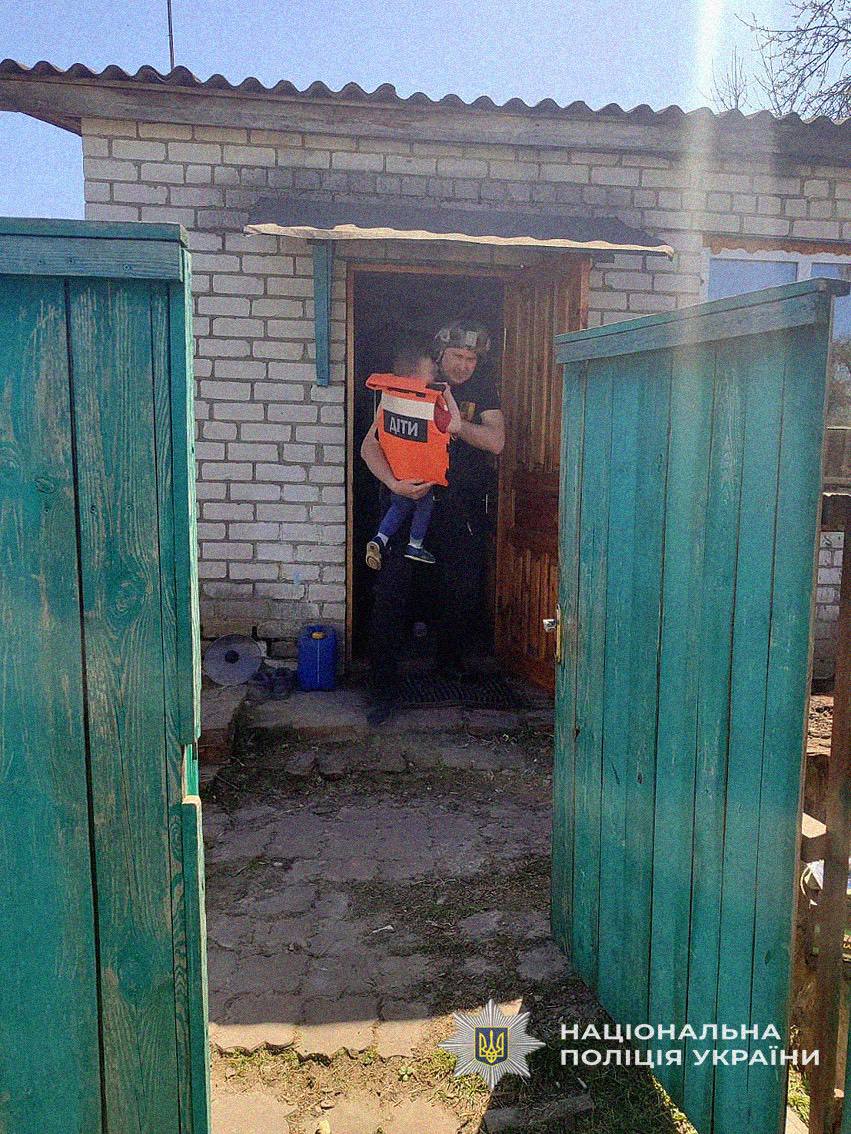 Forced evacuation of children from the border area of Chernihiv region. December 2025. Photo credits: National Police of Ukraine