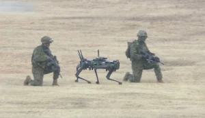 Збройні сили Японії залучили «робо-собак» під час навчань з повітряного десантування