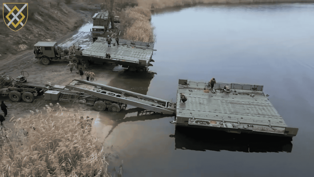 Розгортання понтонної переправи PFM військовими 47-ї окремої інженерної бригади. Фото: 47 інженерна бригада