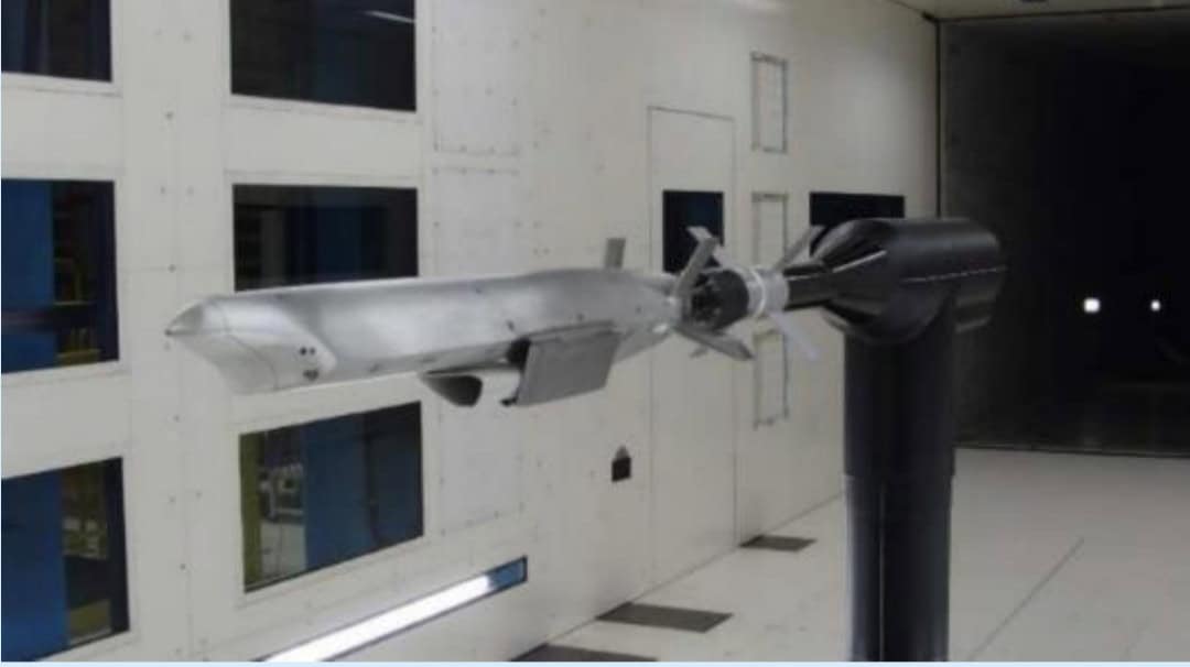Прототип крилатої ракети для оборони островів від компанії Kawasaki з установленим прискорювачем для вертикального запуску. Фото: Kawasaki.
