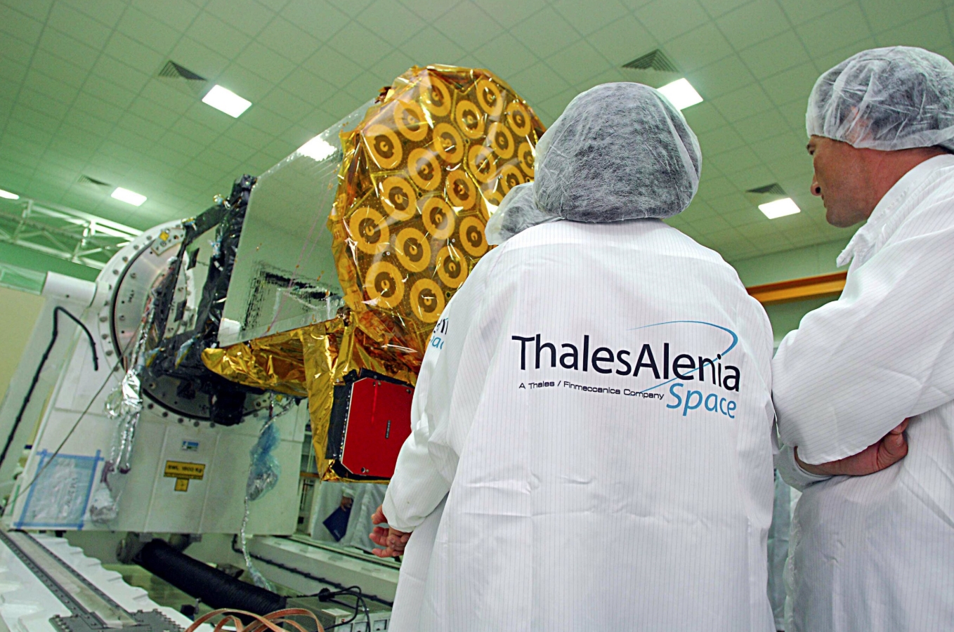 Роботи над супутниками. Джерело: Thales Alenia Space