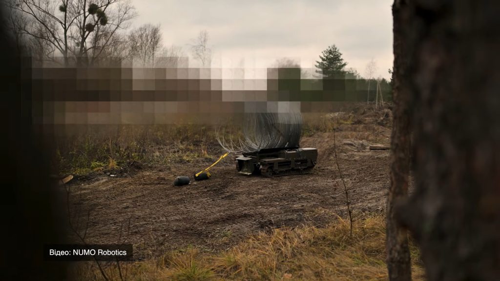 Встановлення колючого дроту НРК NUMO. Стоп-кадр з відео NUMO Robotics