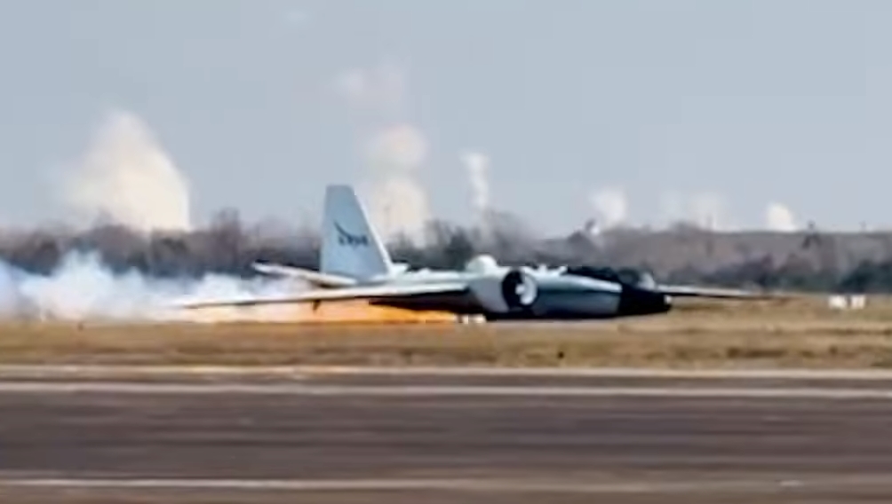 Літак NASA WB-57 здійснив аварійну посадку в Техасі