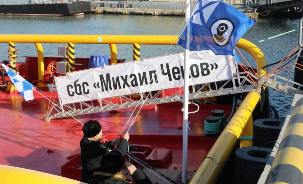 Підняття прапора на рятувальному буксирному судні «Михаил Чеков». 29 грудня 2025 року. Фото: ОСК