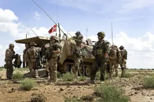 Посольство США прибрало прапори, присвячені загиблим данським військовим в Афганістані