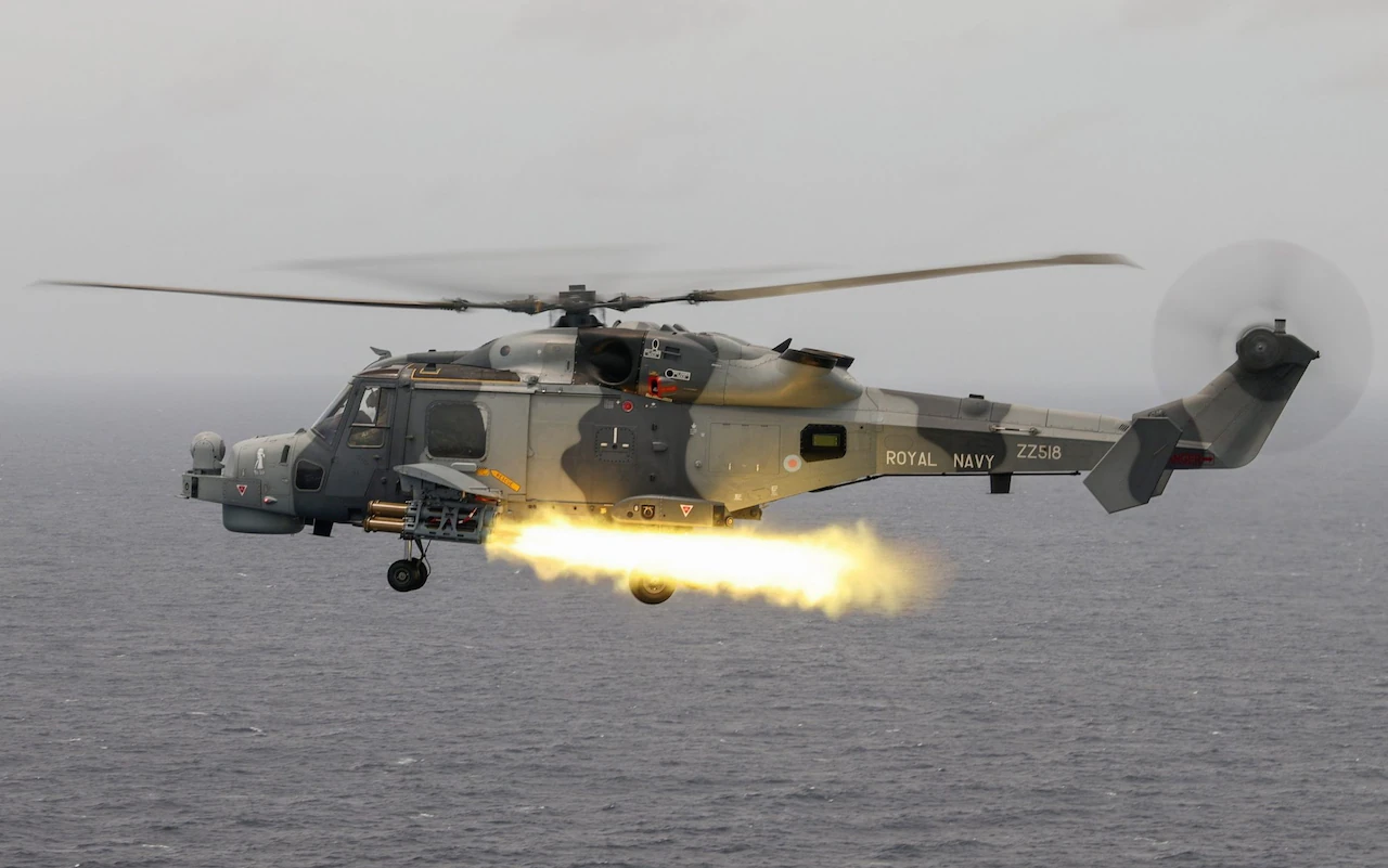 Британський гелікоптер прогнав російське судно, яке перебувало поблизу підводних кабелів